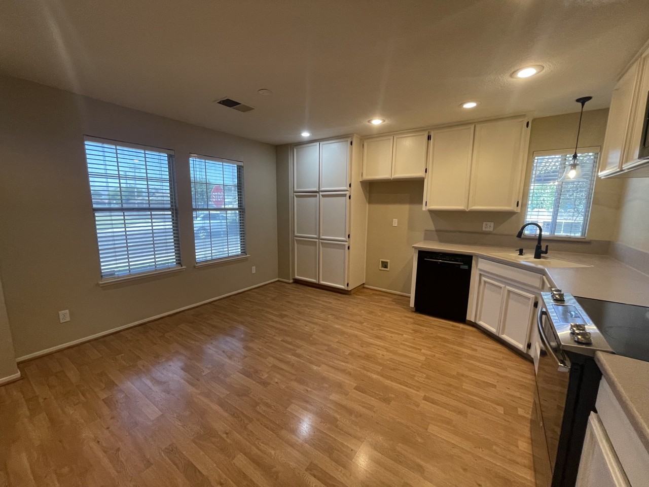 7700 Hannah Ave - Photo 3 of 17