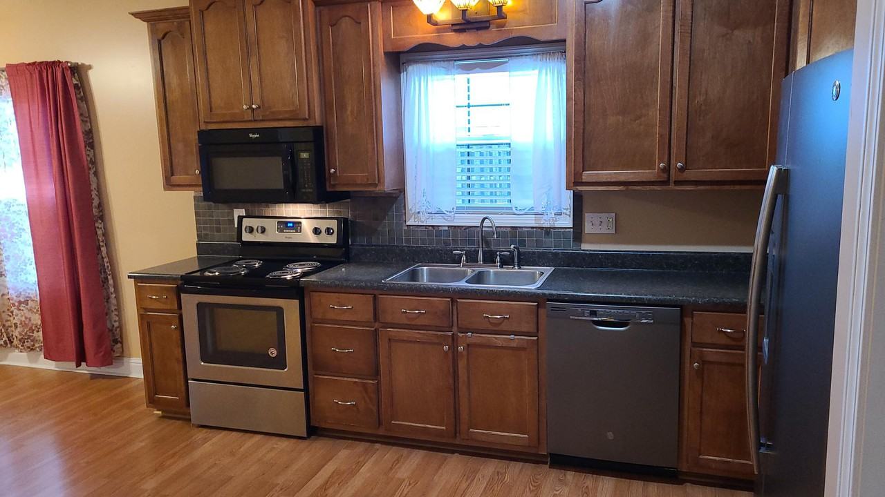 109 Ritz Ln - Photo 2 of 14