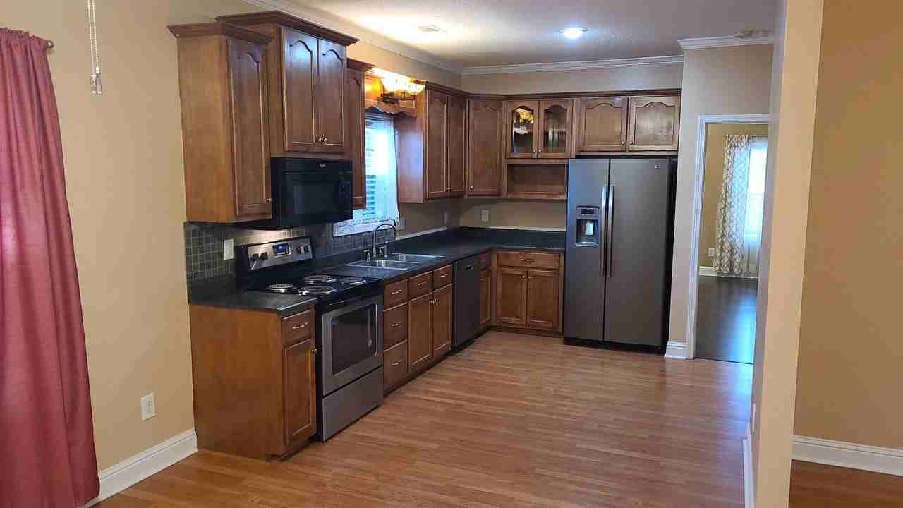 109 Ritz Ln - Photo 3 of 14