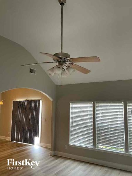 1300 Sw 7th St - Photo 2 of 10