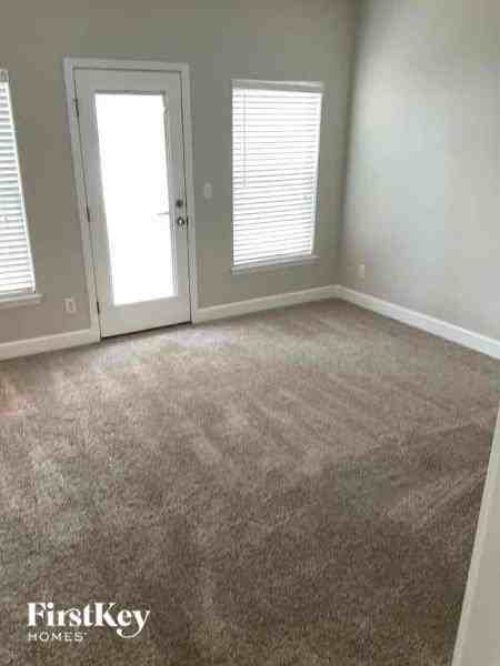 1300 Sw 7th St - Photo 3 of 10