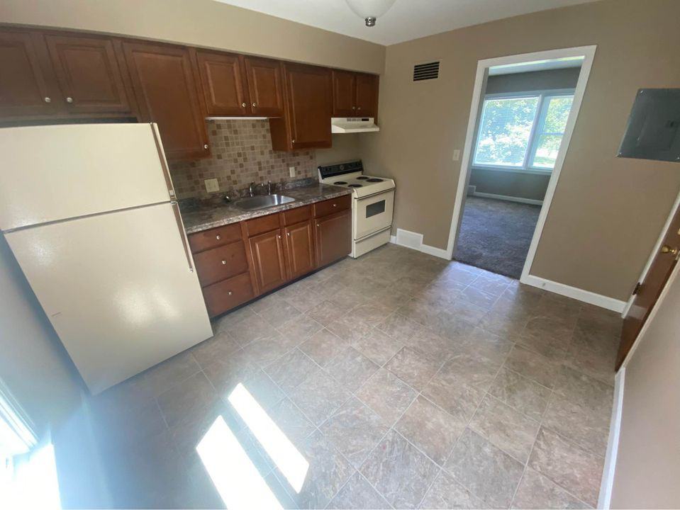 11 Pasfield Park - Photo 2 of 5