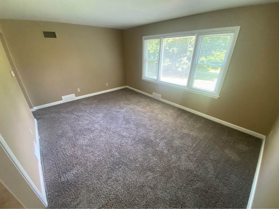 11 Pasfield Park - Photo 3 of 5