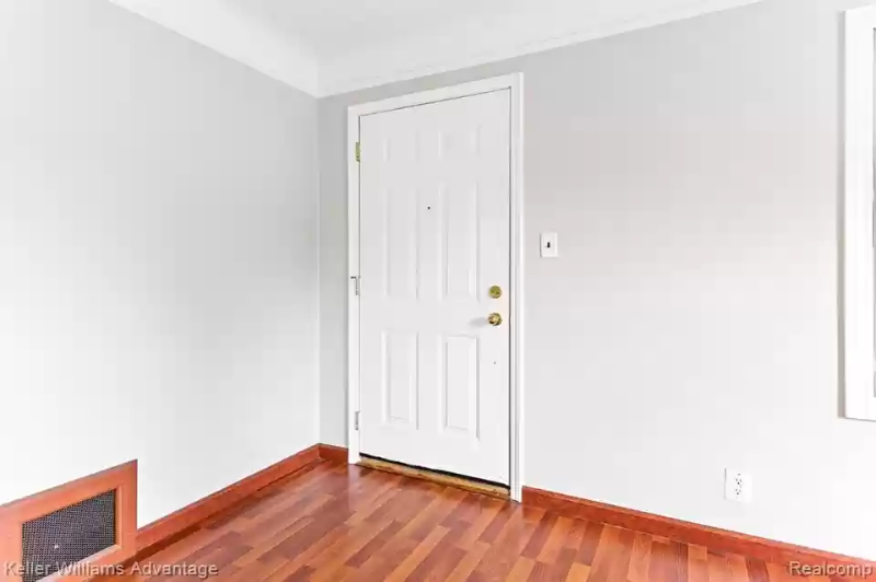 22850 Colgate St - Photo 2 of 13