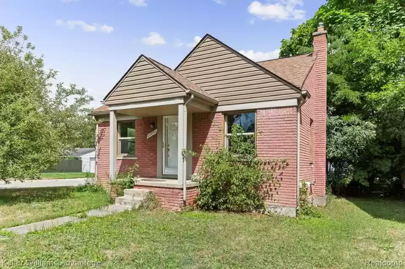 22850 Colgate St - Photo 3 of 13