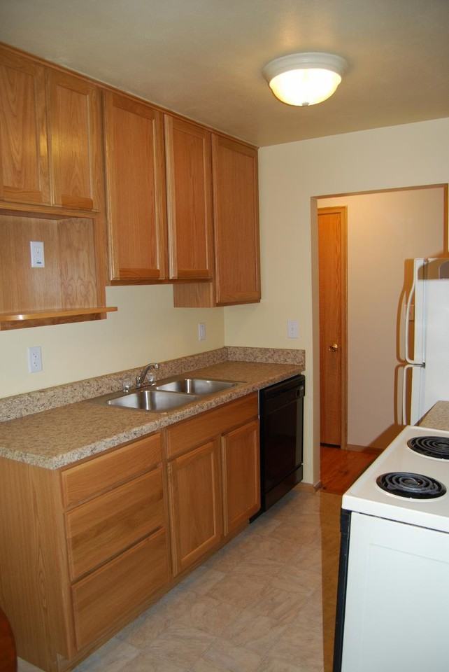 Norfolk Place Apt-1704 - Photo 2 of 12