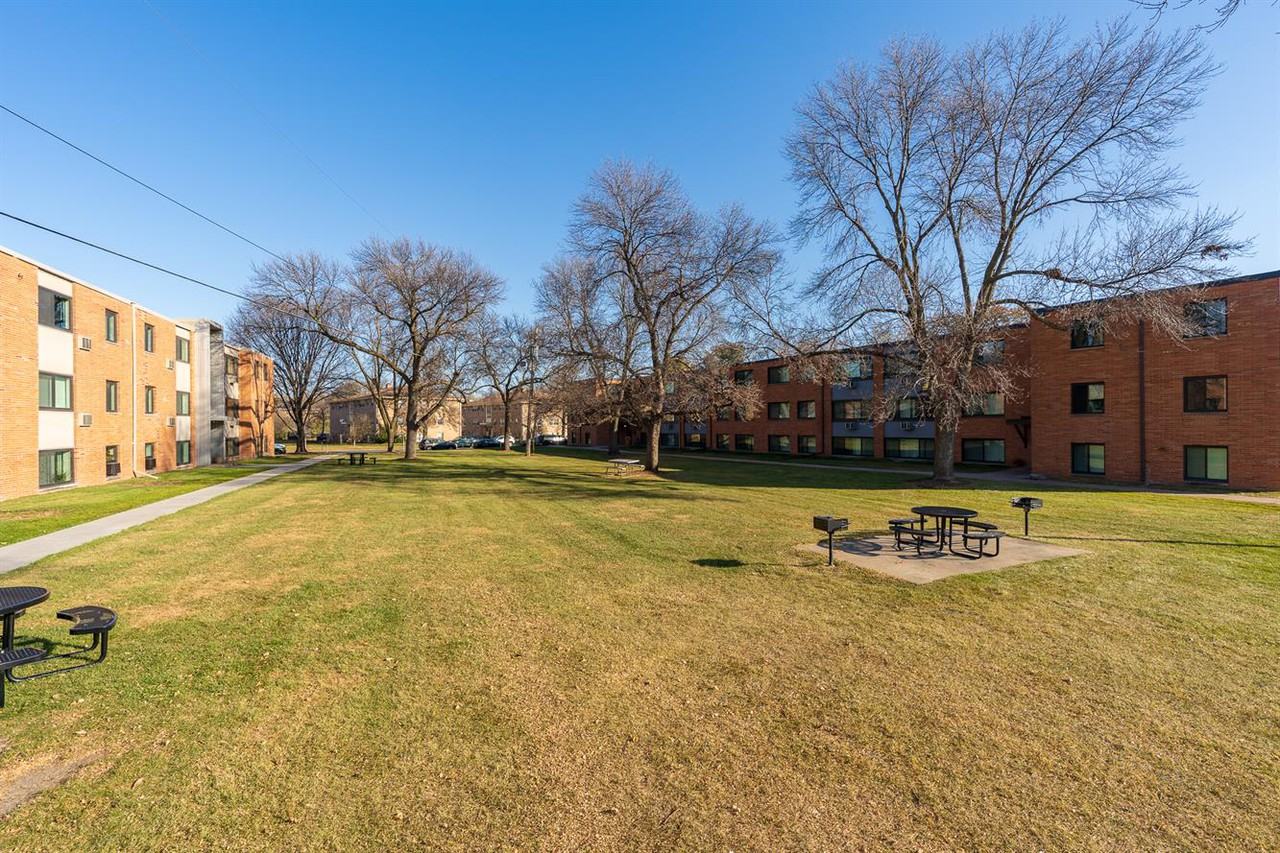 Royal Park-3100 - Photo 2 of 29