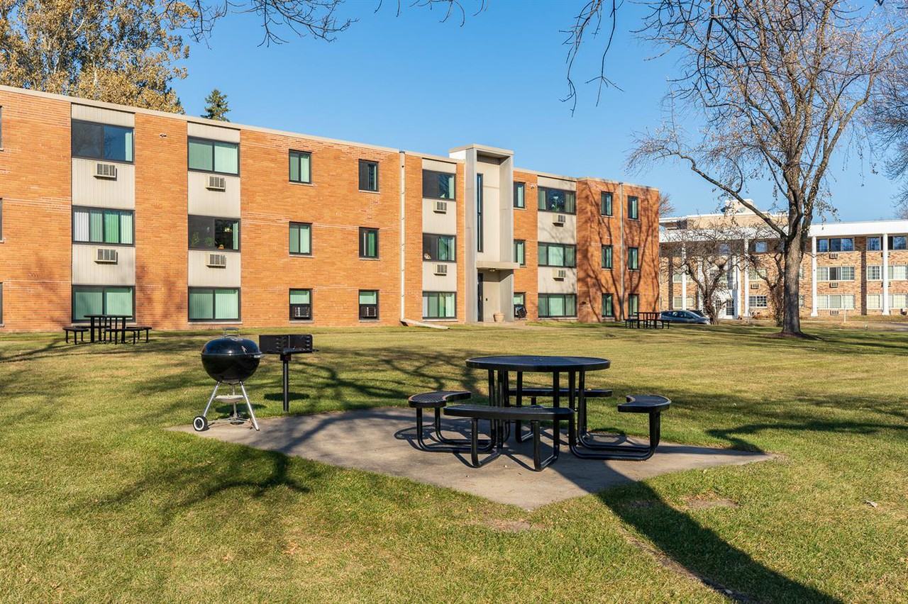 Royal Park-3100 - Photo 3 of 29