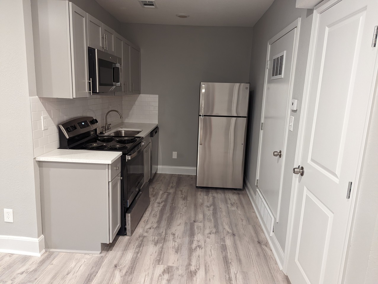 Brand New 1 bedroom aptm! ONE MONTH FREE rent! - Photo 2 of 10
