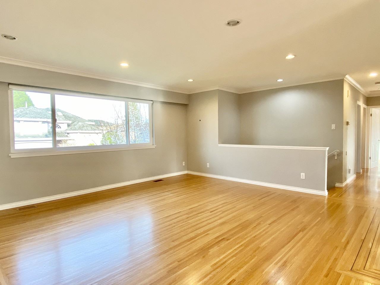10200 Aintree Crescent - Photo 3 of 25