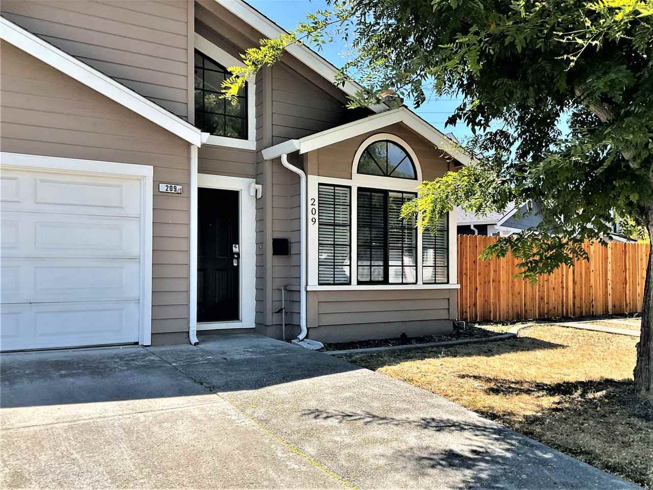 209 Sunfish Ct - Photo 3 of 15