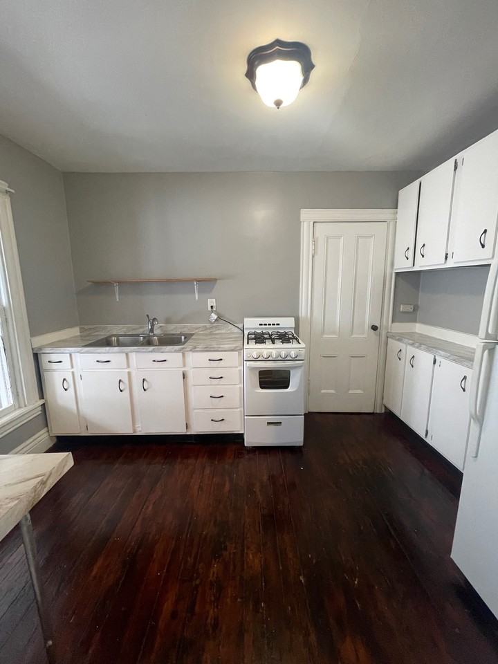 189 Gregory St #UP - Photo 3 of 18