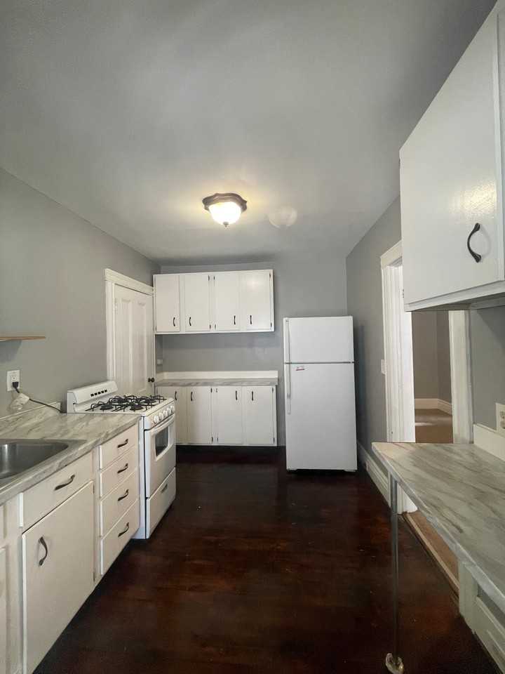 189 Gregory St #UP - Photo 4 of 18