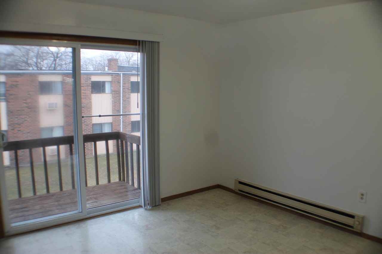 2902 #4 - Photo 2 of 18