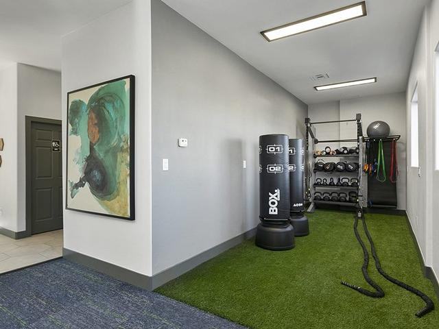 7611 S 36th St - Photo 3 of 17