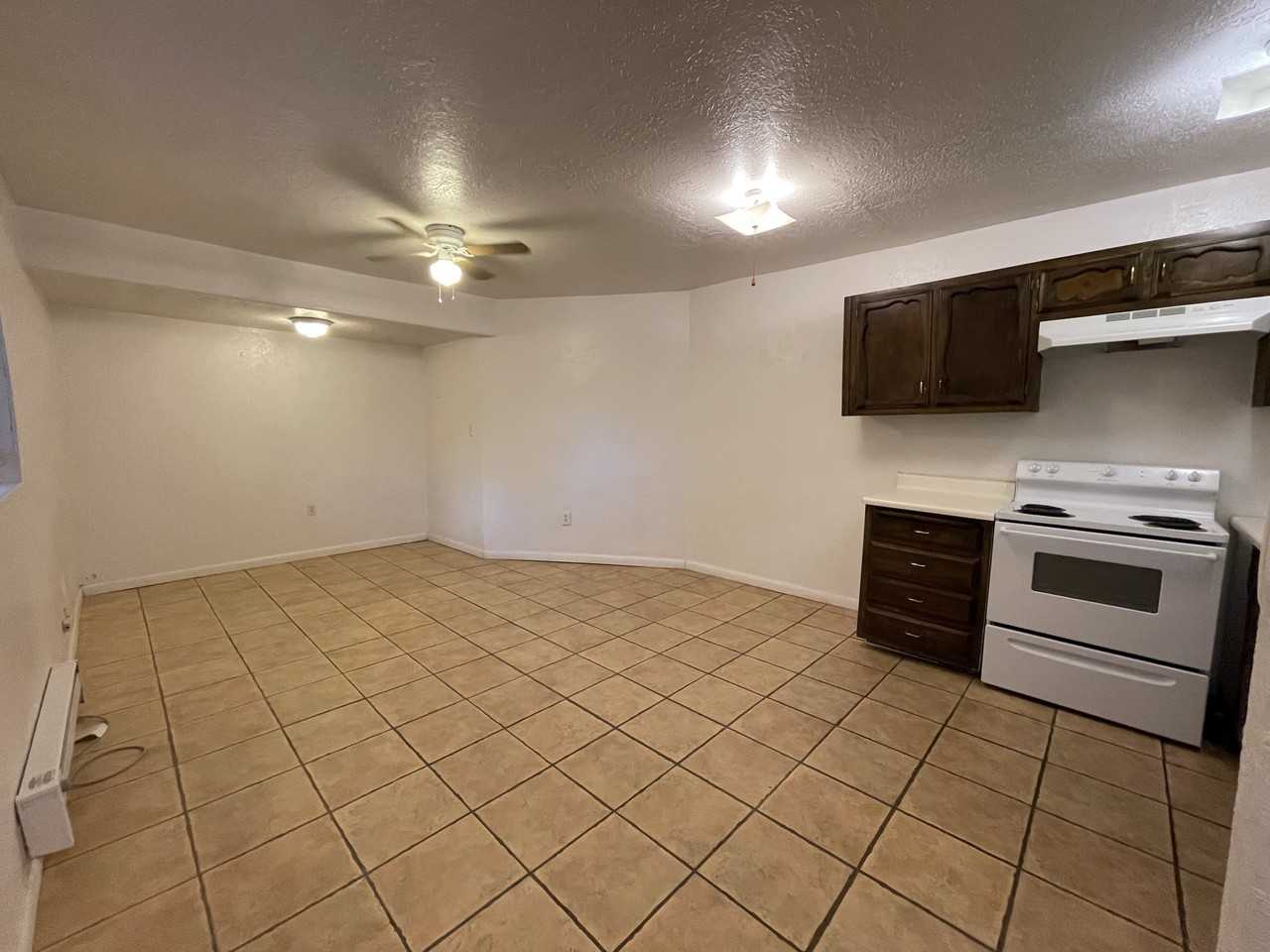 618 Jefferson St Ne #D - Photo 5 of 21