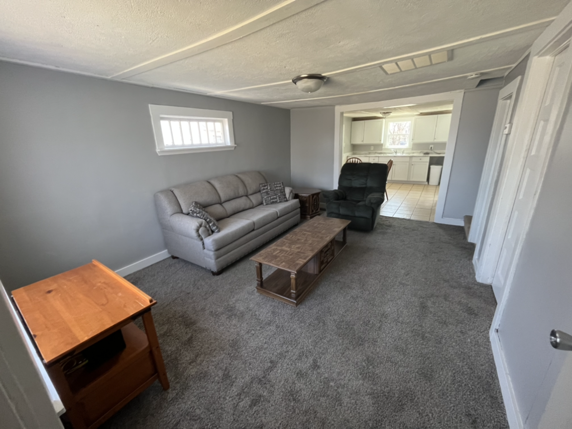 421 Minnesota Ave - Photo 2 of 8