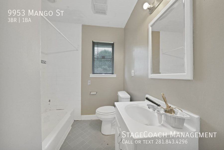 9953 Mango St - Photo 4 of 23