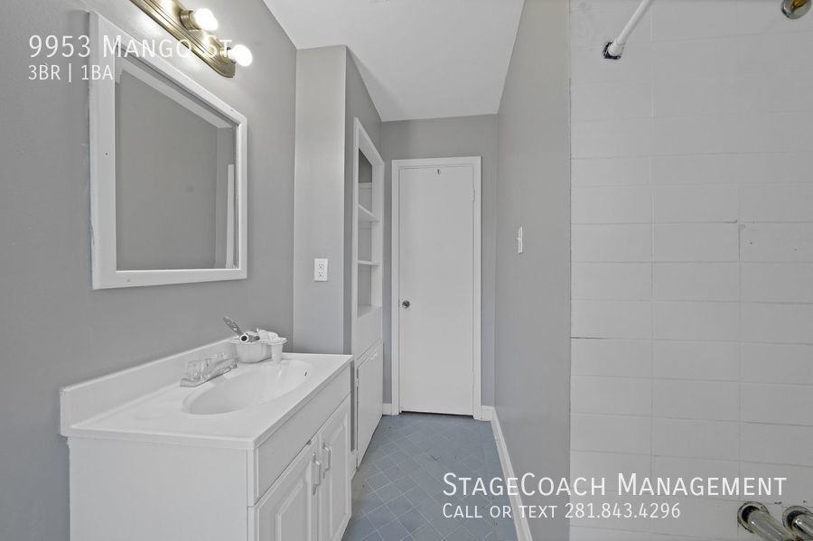 9953 Mango St - Photo 5 of 23