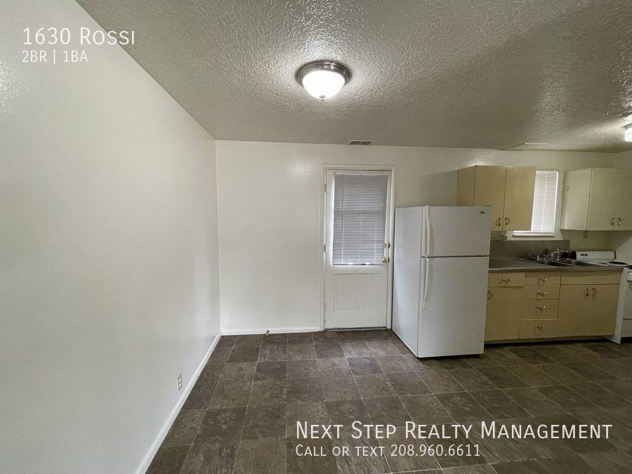 1630 W Rossi St - Photo 3 of 11