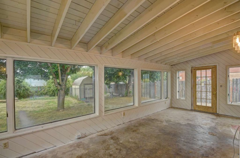 319 N Washington St - Photo 2 of 15