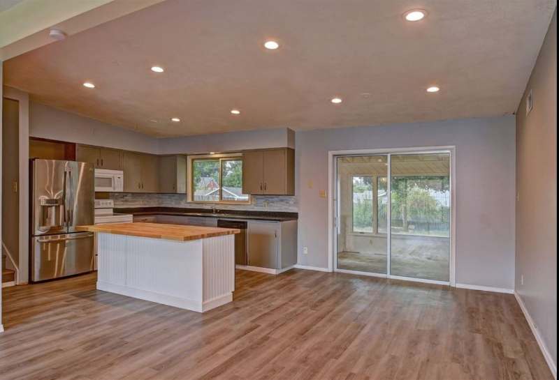 319 N Washington St - Photo 3 of 15