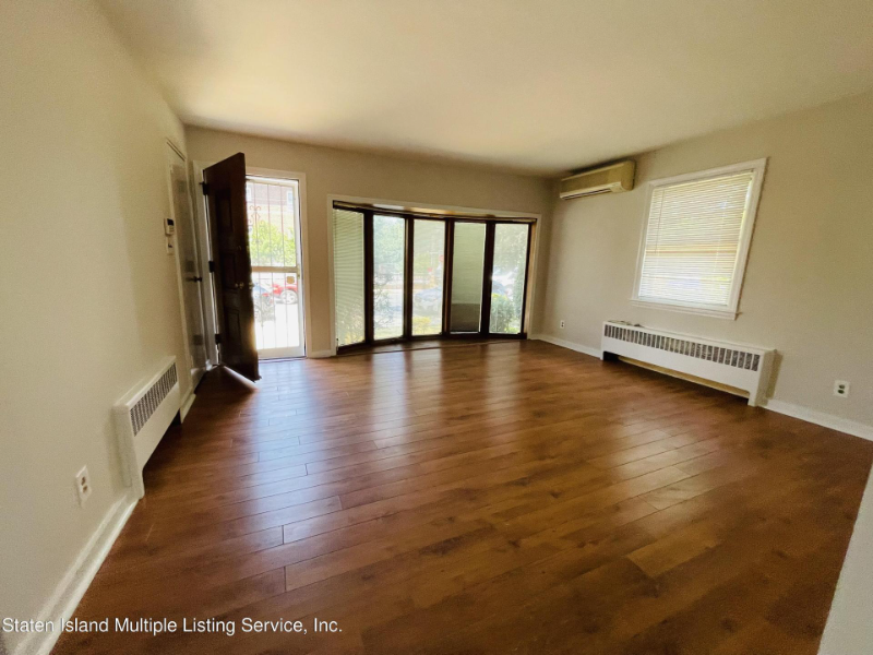 250 Lincoln Ave - Photo 3 of 9