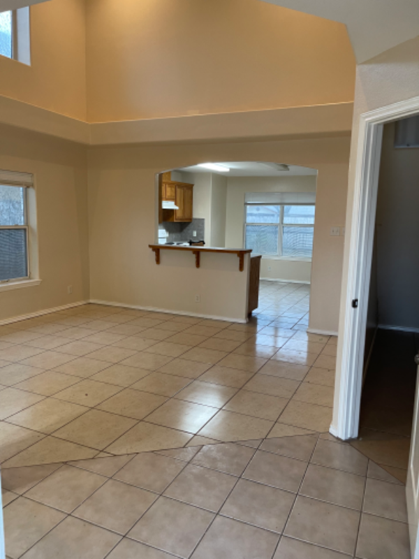 3309 Dianthus Ave - Photo 3 of 18