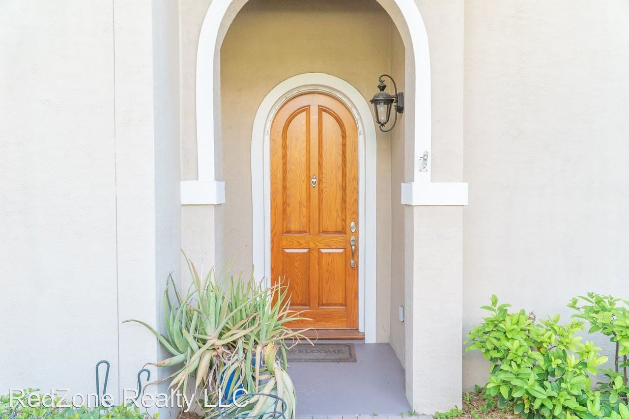 424 E Bay St - Photo 2 of 50