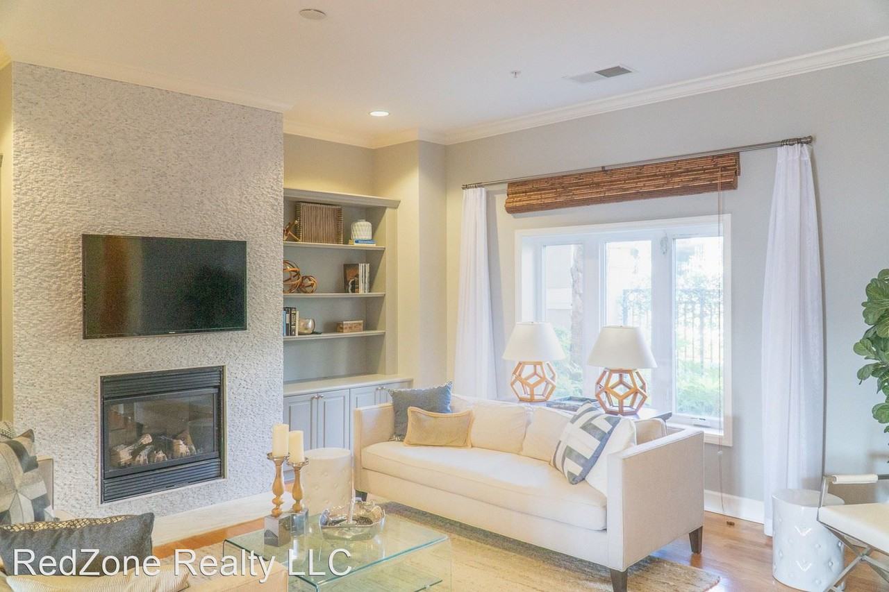 424 E Bay St - Photo 3 of 50