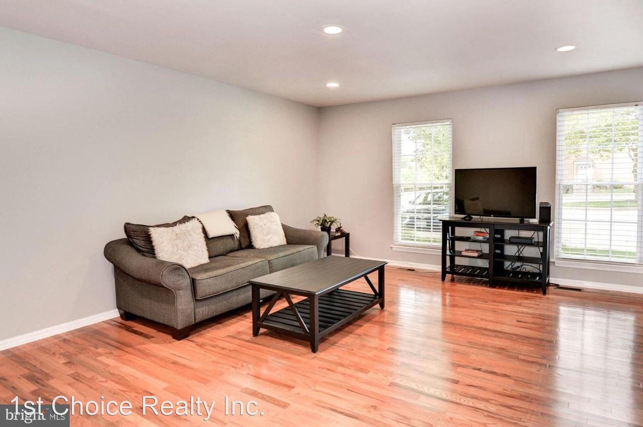 1009 Dartmouth Glen Way - Photo 3 of 11