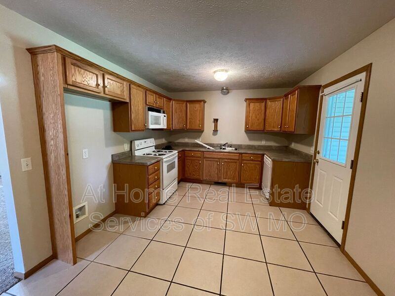 4305 W La Siesta St - Photo 4 of 9