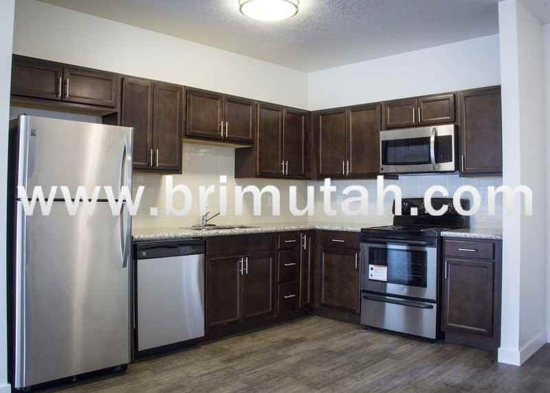 3225 Southeast - Photo 3 of 29