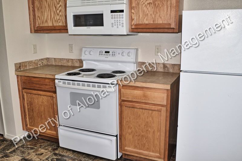 1035 W Pine Ave #4 - Photo 4 of 14