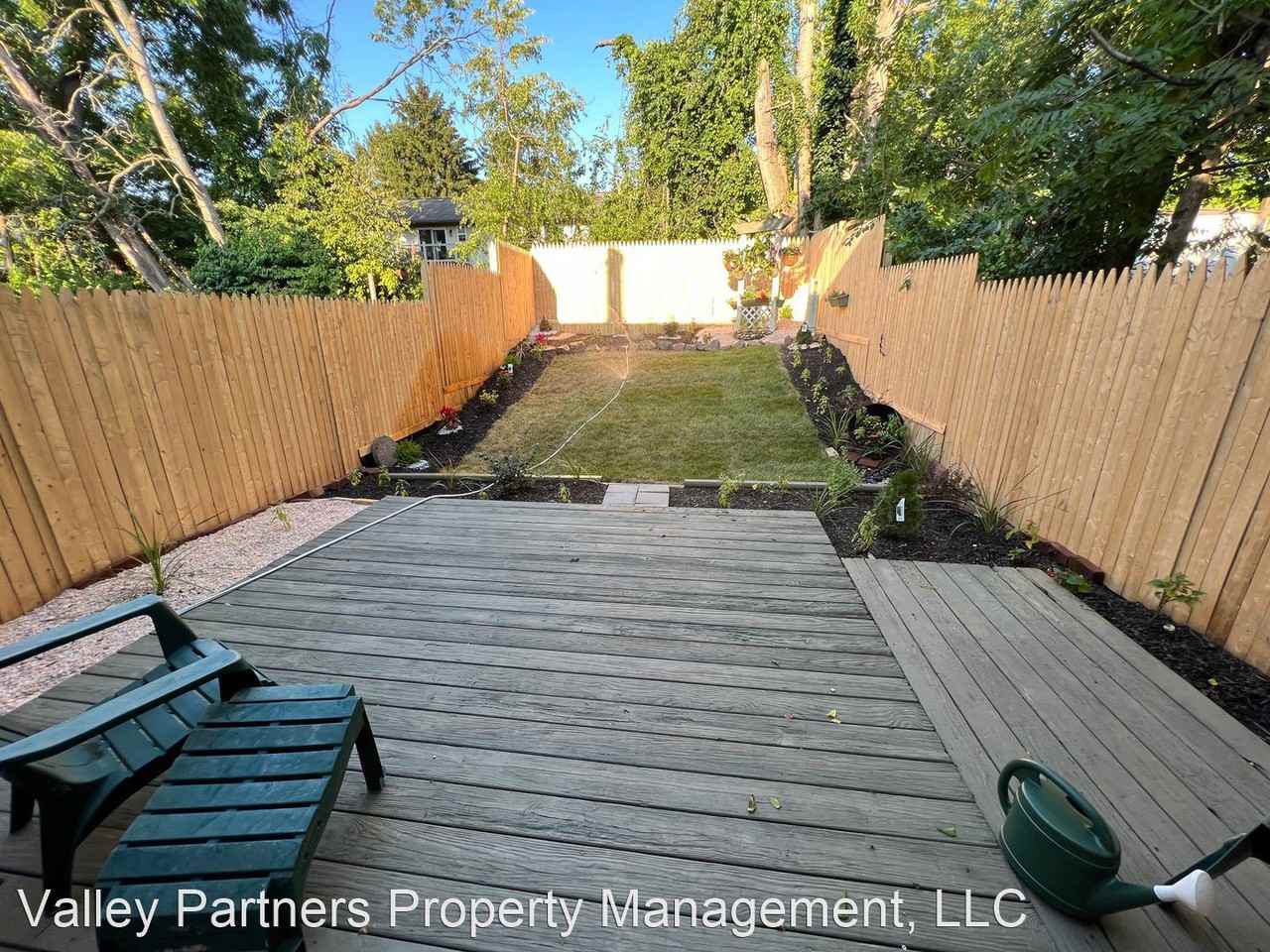 333 Parkside Dr - Photo 2 of 22