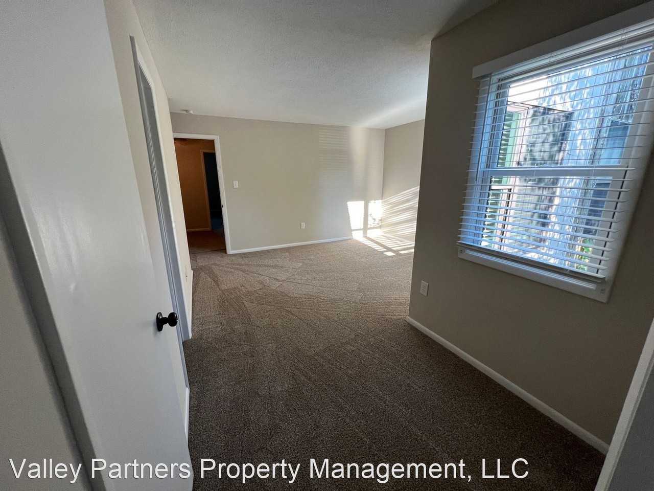 333 Parkside Dr - Photo 3 of 22