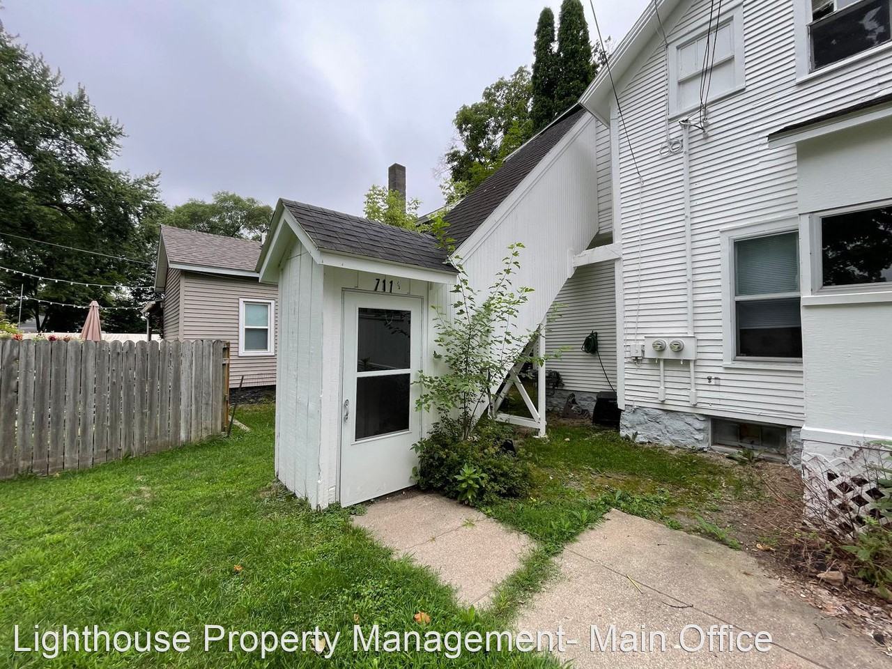 711/711 1/2 E Grand Street - Photo 3 of 12