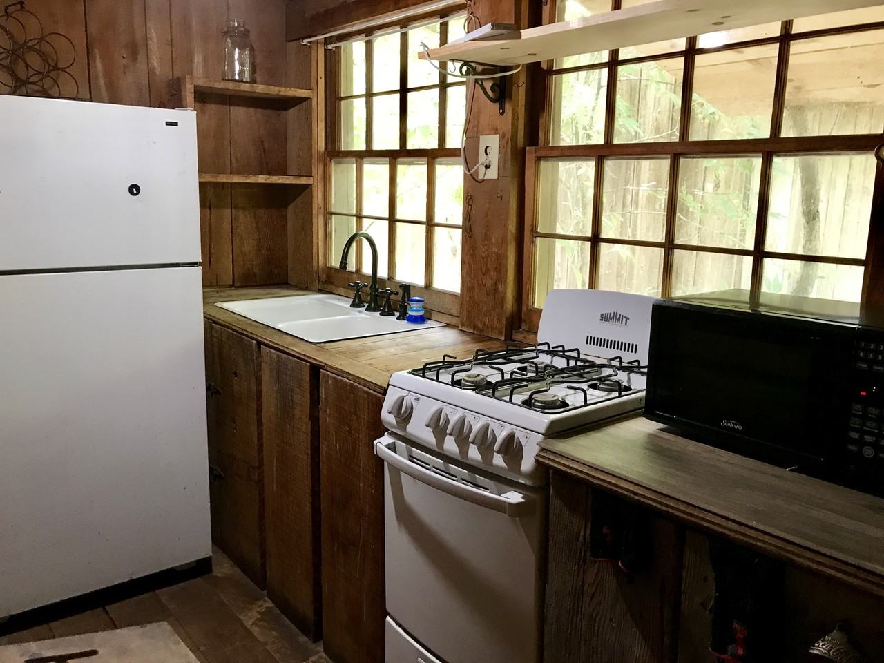 1056 Old Bridgeport Rd - Photo 6 of 14