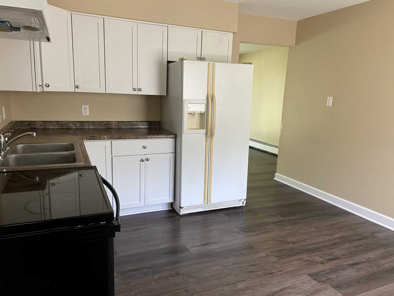 376 Hope Ave - Photo 2 of 9