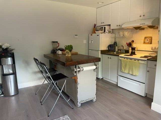 Handsworth Rd & Capilano Rd - Photo 4 of 10