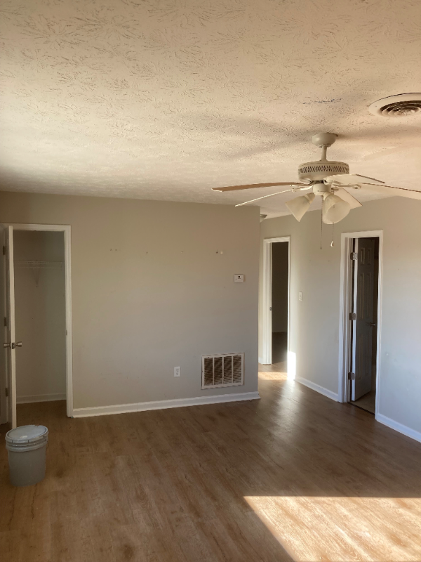 1370 Aiken Rd - Photo 3 of 14