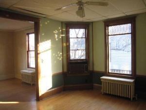 326 Perry St - Photo 3 of 5