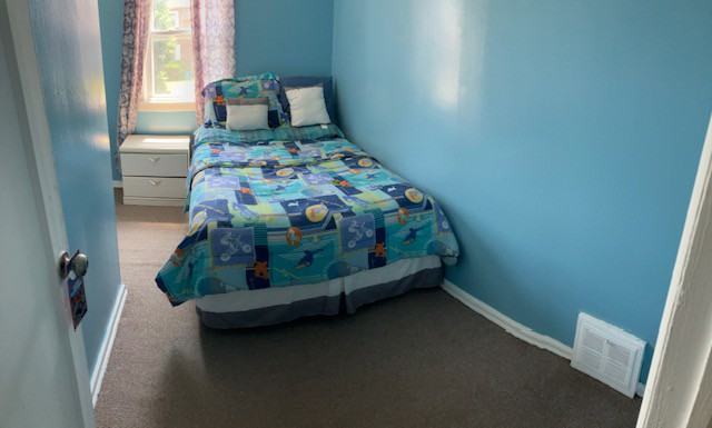 1521 Liberator Ave - Photo 3 of 31