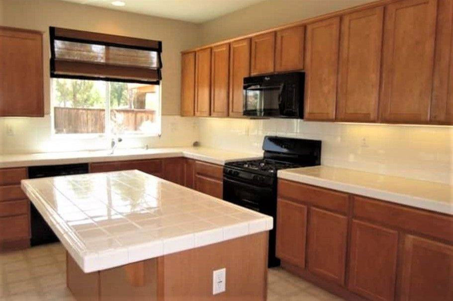 1402 Cane Bay Ln - Photo 3 of 8