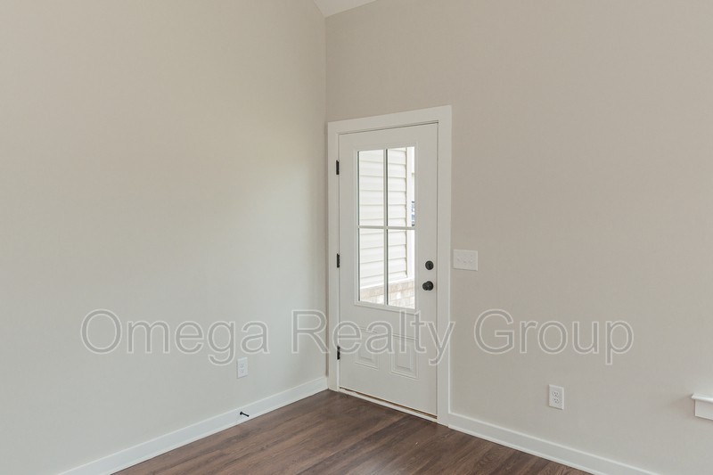200 Cedar Rdg - Photo 4 of 40