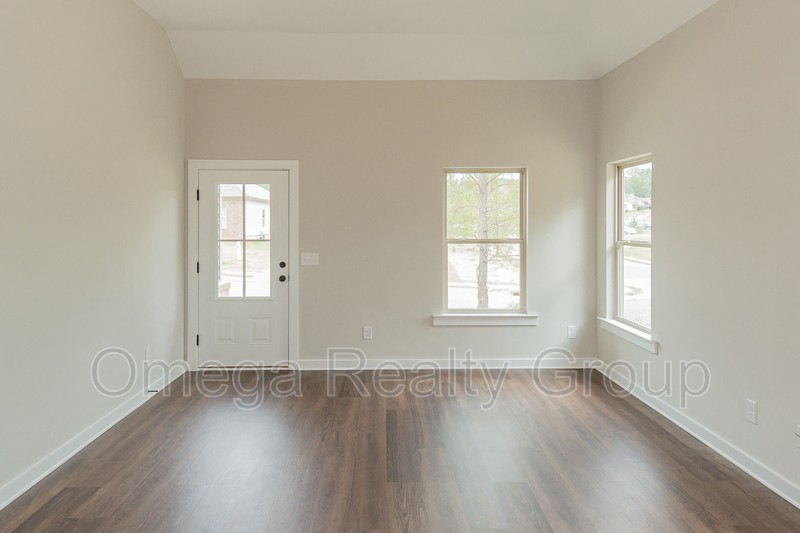 200 Cedar Rdg - Photo 5 of 40