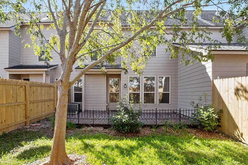 18194 Pinehurst Dr - Photo 2 of 13