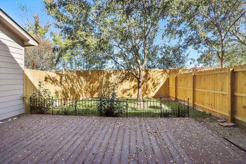 18194 Pinehurst Dr - Photo 3 of 13