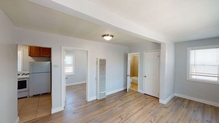 2954 1/2 Webster Ave - Photo 3 of 8