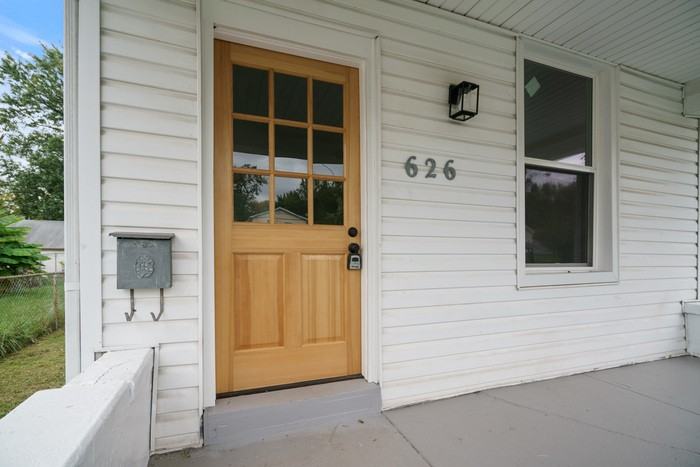 626 E Hill St - Photo 2 of 42
